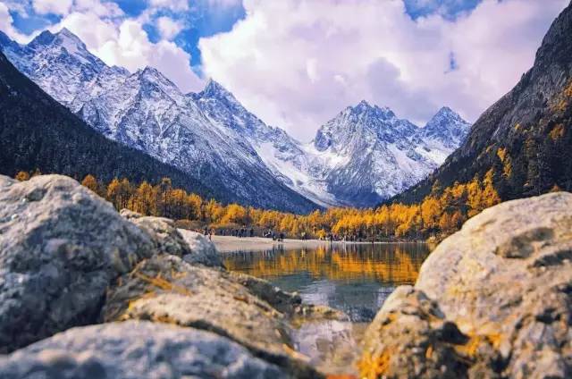 马洪涛秋日秘境探险，与自然美景的奇缘之旅