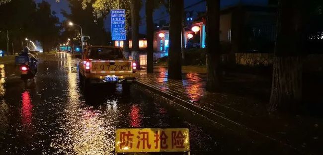 上海雨情奇遇，雨中小巷与隐藏版特色小店的实时报道