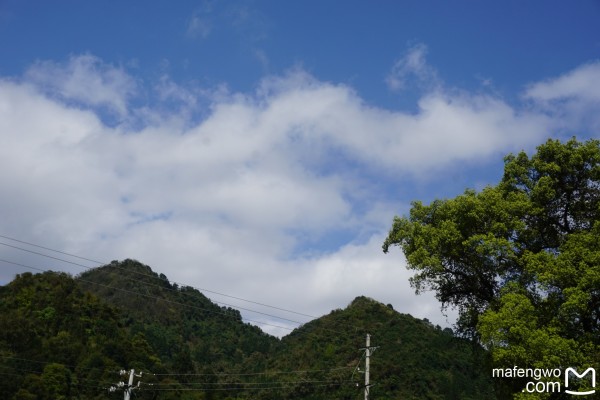 沈阳虎石台雨幕下的温馨故事，雨积水中的友情日常与实时纪实