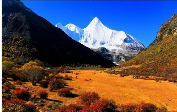 十二月热门巴特，与自然美景的浪漫邂逅与内心平和宁静的探索