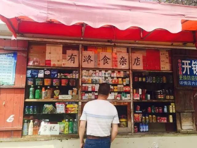 探秘巷陌间独特风味，神秘俄语小店十二月魅力之旅的迷人文案