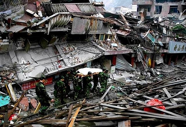 盖楼房突发地震咋办，楼房遇到地震损坏谁赔 