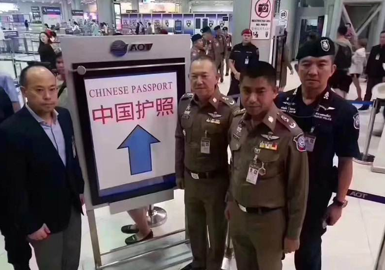 揭秘明星走机场VIP通道背后的细节与故事